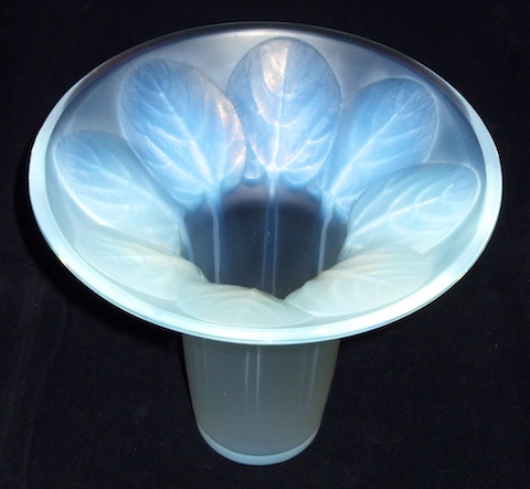 R Lalique. LALIQUE VIOLETTES